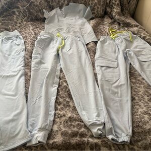 XS Top & Zamora
XXS other joggers & Yola
High waisted
Open skies 
4 pieces